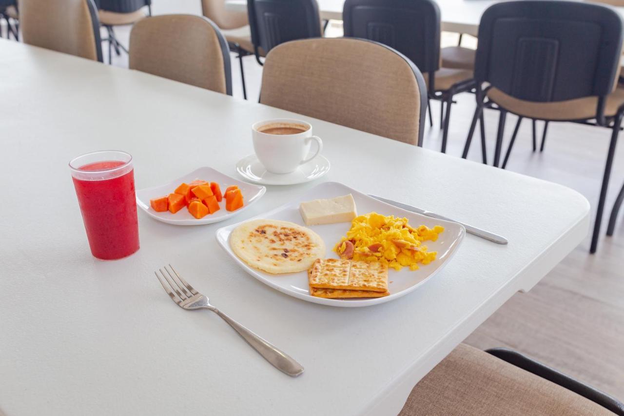 Hotel Ribera Sinu Montería Екстериор снимка